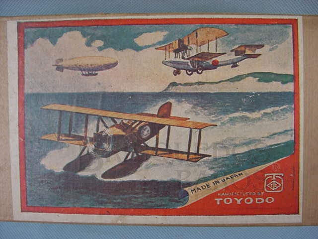 Brinquedo antigo Rótulo da Caixa da Torre com três aviões biplanos fabricada pela Toyodo Japão no final da década de 1920