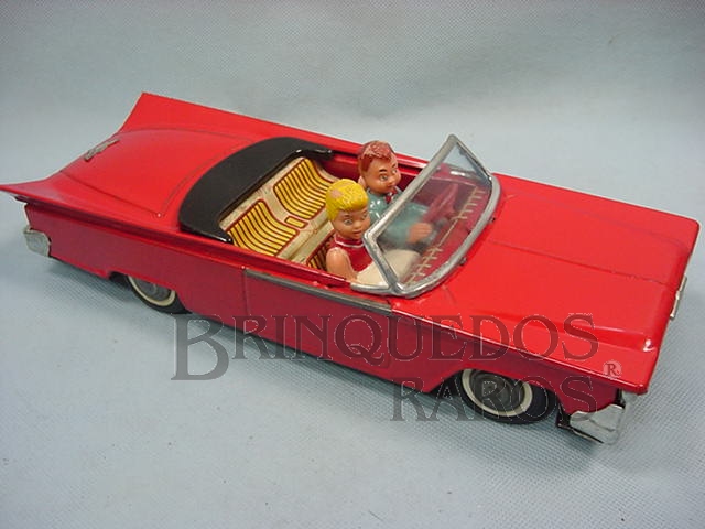 Brinquedo antigo Carro conversível com duas figuras 30,00 cm de comprimento Década de 1970