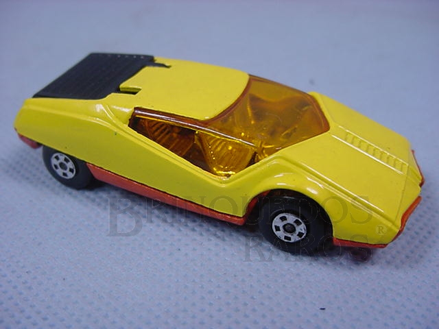 Brinquedo antigo Datsun 126 X Superfast amarelo com tampa do motor preta Brazilian Matchbox Inbrima 1970