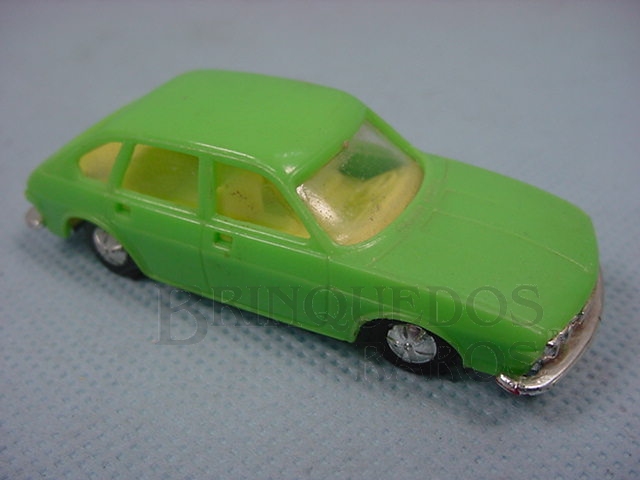 Brinquedo antigo Volkswagen 412 verde Década de 1980