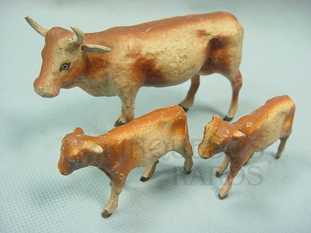 Brinquedo antigo Conjunto de vaca e dois bezerros em papier maché Década de 1950