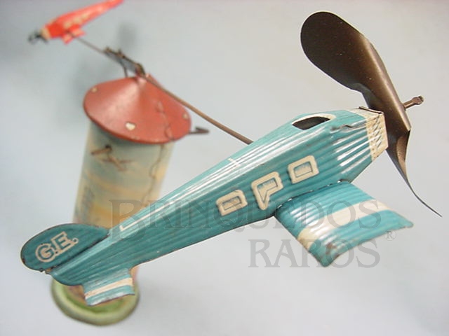 Brinquedo antigo Torre com dois aviões Avião com 10,00 cm de envergadura Made in US Zone Década de 1950