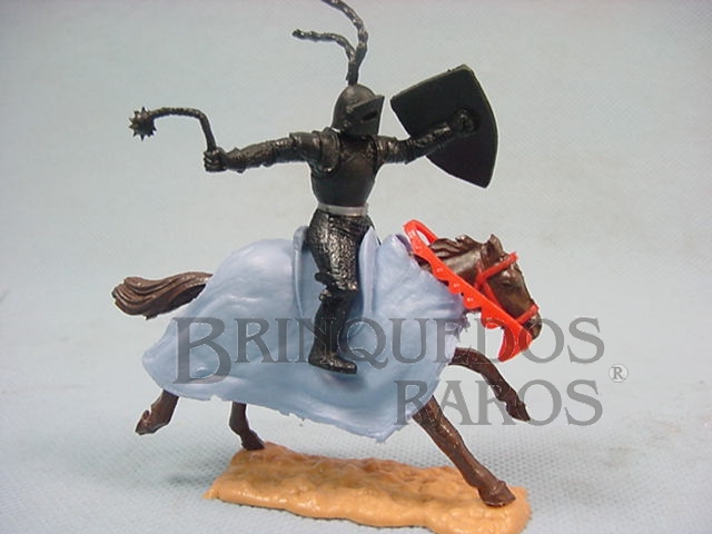 Brinquedo antigo Guerreiro medieval a cavalo com Escudo e Bola de Aço Década de 1970