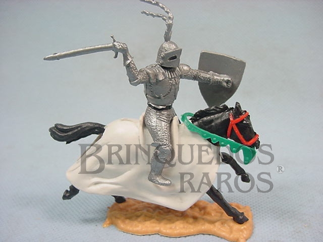 Brinquedo antigo Guerreiro medieval a cavalo com espada e escudo