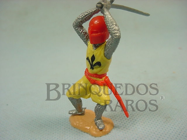 Brinquedo antigo Guerreiro medieval a pé com espada