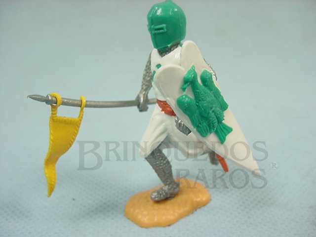 Brinquedo antigo Guerreiro medieval a pé com lança e escudo