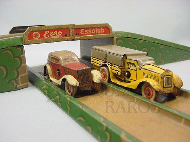 Brinquedo antigo Conjunto Auto Strade com pista em forma de oito Um carro e um caminhão Década de 1930
