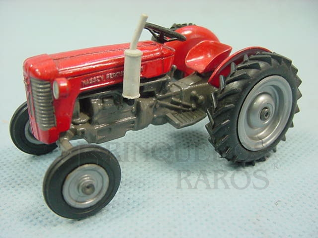 Brinquedo antigo Trator agrícola Massey Ferguson 65X Década de 1970