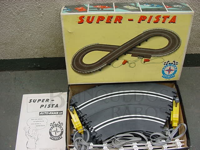 Brinquedo antigo Conjunto de Autorama Super-Pista completo com pista em oito sem carros e sem transformador Excelente estado Código 3250 Datado 20 Jul 1966