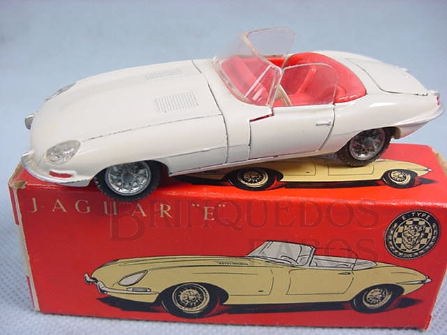 Brinquedo antigo Jaguar E Type conversível Década de 1960