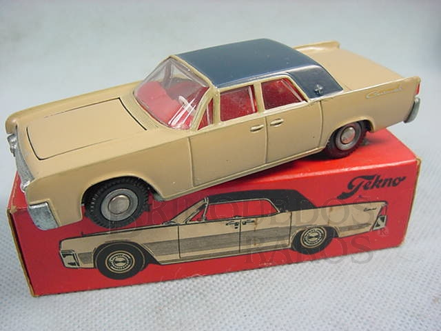 Brinquedo antigo Lincoln  Continental marrom e azul Década de 1970