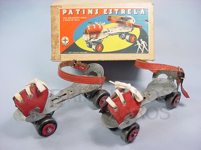 Brinquedo antigo Patins com rolamentos duplos e quatro rodas de aço Ano 1958