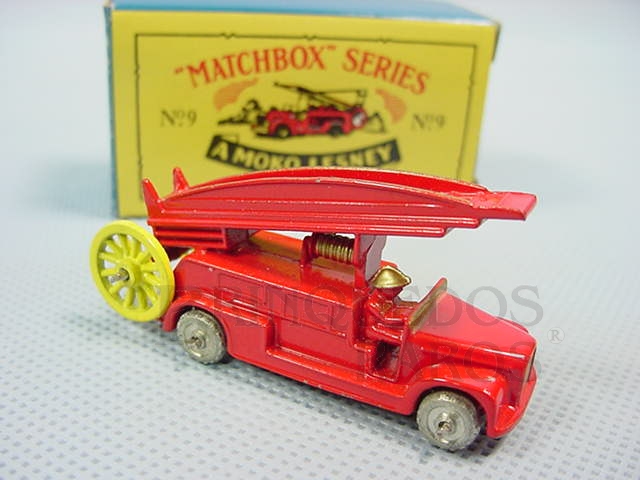 Brinquedo antigo Dennis Fire Escape Metal Regular Wheels Reprodução de modelo lançado em 1957 Ano 1988