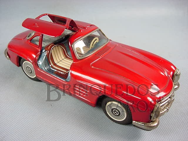 Brinquedo antigo Mercedes Benz 300 SL com 23,00 cm de comprimento Abre as portas Década de 1960