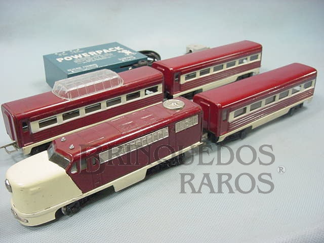 Brinquedo antigo Conjunto completo com locomotiva diesel PA e três Carros de Passageiros Acompanha transformador e trilhos Década de 1960