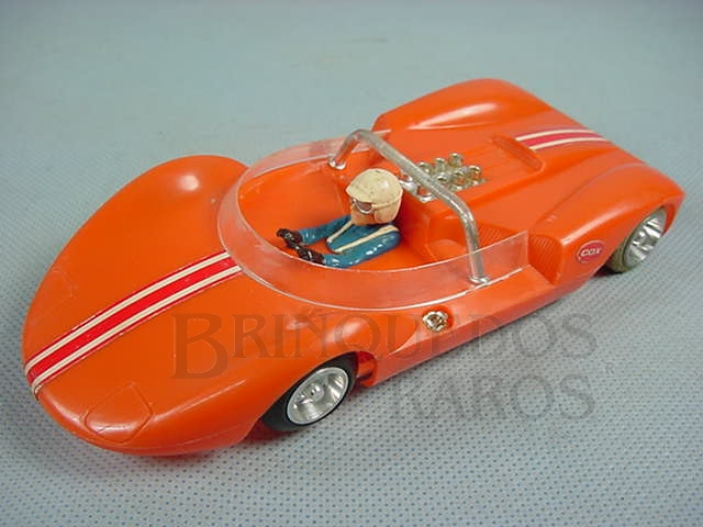 Brinquedo antigo Cucaracha com chassi de alumínio Década de 1970