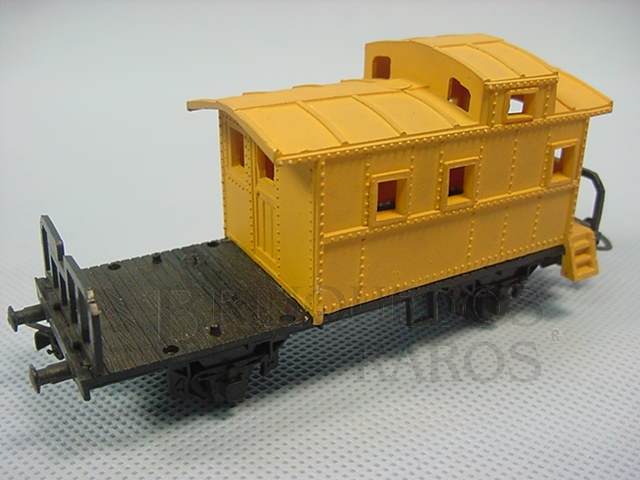 Brinquedo antigo Vagão Breque amarelo longo com dois eixos Década de 1970