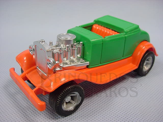 Brinquedo antigo Calhambeque Hot Rod verde com 10,00 cm de comprimento Década de 1970
