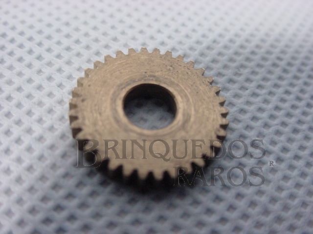 Brinquedo antigo Engrenagem de latão com 34 dentes para carros Ford Mustang e Chaparral Série Atma Pista Década de 1960