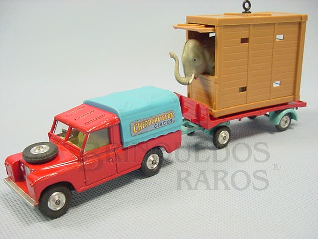 Brinquedo antigo Circo Chipperfields Land Rover and Elephant Cage completo com Elefante Década de 1960