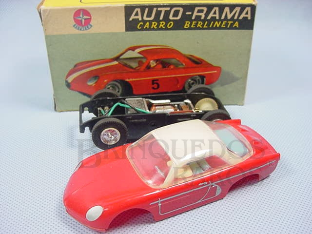 Brinquedo antigo Willys Interlagos Berlineta vermelha com capota branca Chassi de plástico preto Ano 1965