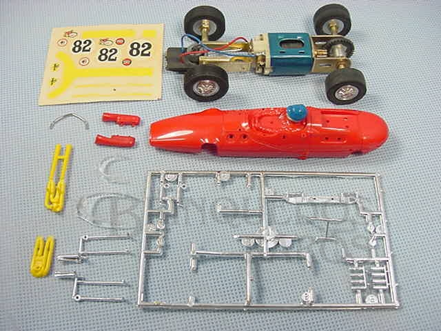 Brinquedo antigo Lotus 38 Fórmula 1 Vermelha 100% original Carroceria ainda por montar Chassi de latão Ano 1968