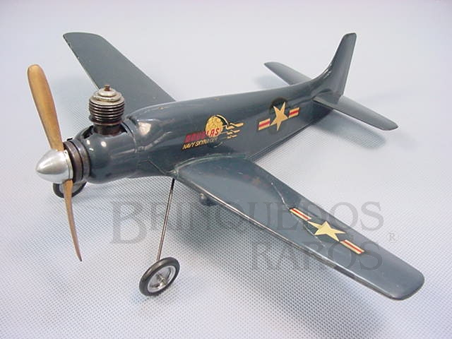Brinquedo antigo Douglas Skyraider com 32,00 cm de envergadura Motor de 1,50 cc Década de 1960