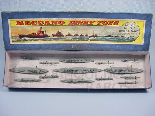 Brinquedo antigo Conjunto Ships of the British Navy com 14 navios de Guerra No 50 Década de 1930