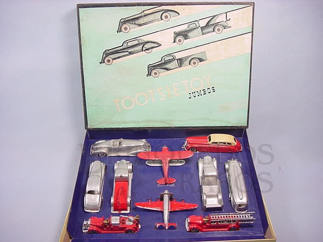 Brinquedo antigo Conjunto completo com quatro Caminhões três Carros dois Aviões e um Ônibus Série Jumbos Década de 1930