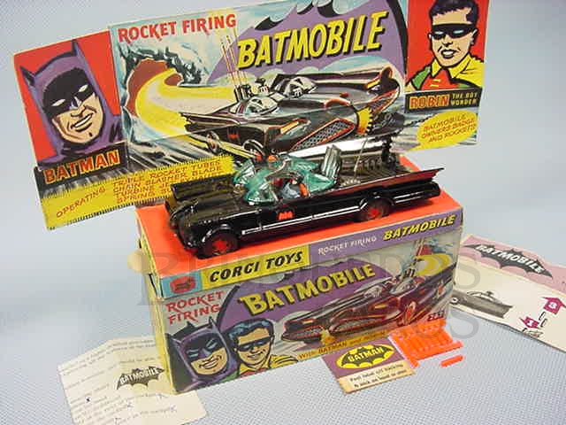 Brinquedo antigo Carro do Batman Batmobile Batmóvel primeira versão completo Ano 1966