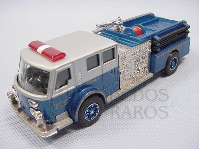 Brinquedo antigo Caminhão de Bombeiro com cinco figuras American LaFrance Fire Bumper Década de 1990