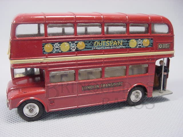 Brinquedo antigo Routemaster London Bus Outspan com duas figuras Década de 1970