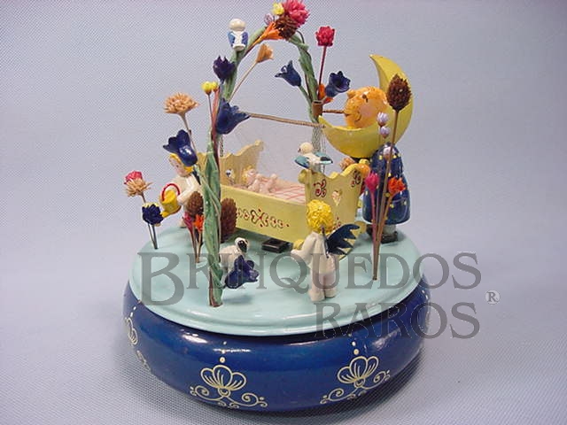 Brinquedo antigo Caixa de Música Der Mann im Mond com criança no berço anjos pássaros e flores Década de 1940