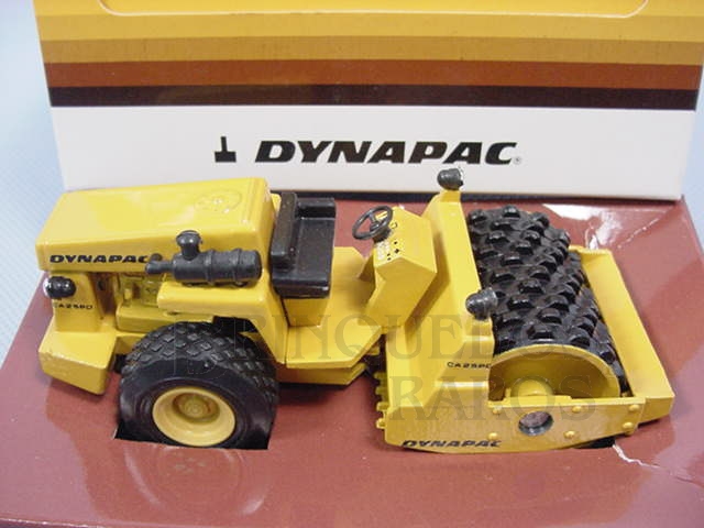 Brinquedo antigo Compactador Vibratório Dynapac CA-25. Década de 1980