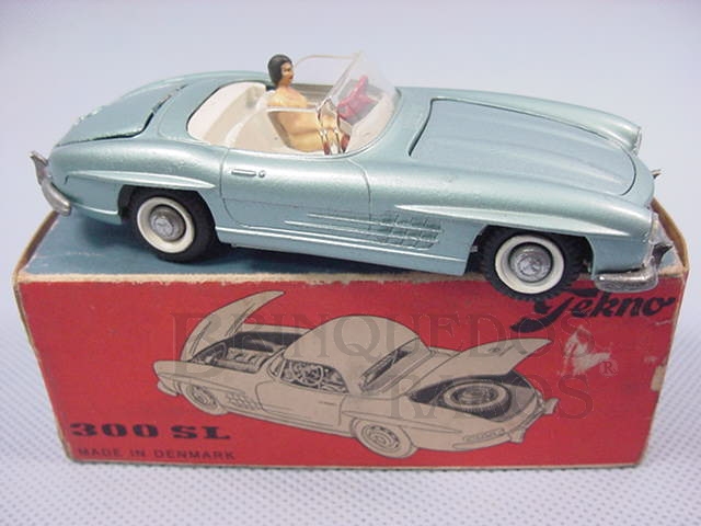 Brinquedo antigo Mercedes Benz 300 SL conversível completo com motorista Década de 1960