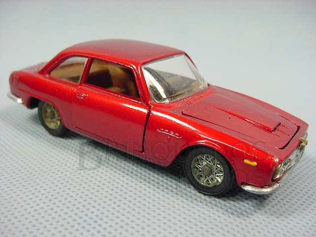 Brinquedo antigo Alfa Romeo 2600 Sprint Bertone Politoys Década de 1970