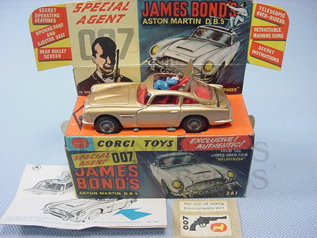 Brinquedo antigo Aston Martin DB5 dourado completo 007 James Bond Ano 1965