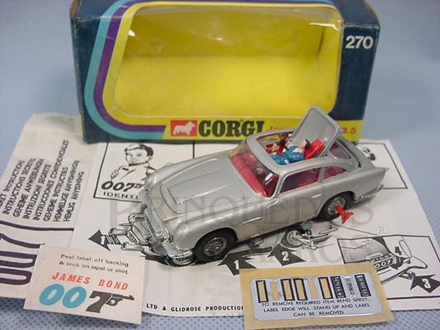 Brinquedo antigo Aston Martin DB5 prateado completo 007 James Bond Ano 1968