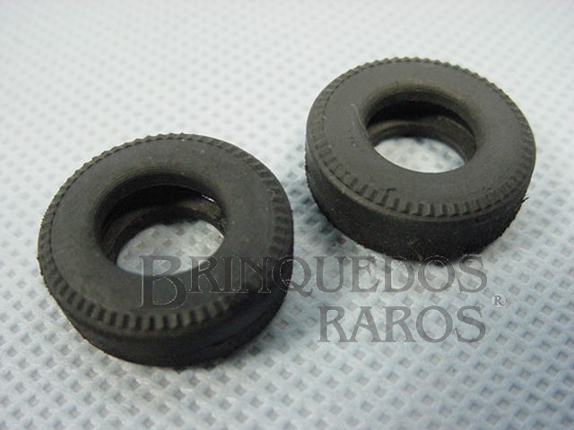 Brinquedo antigo Par de pneus dianteiros para Ferrari 156 versão Home Década de 1960