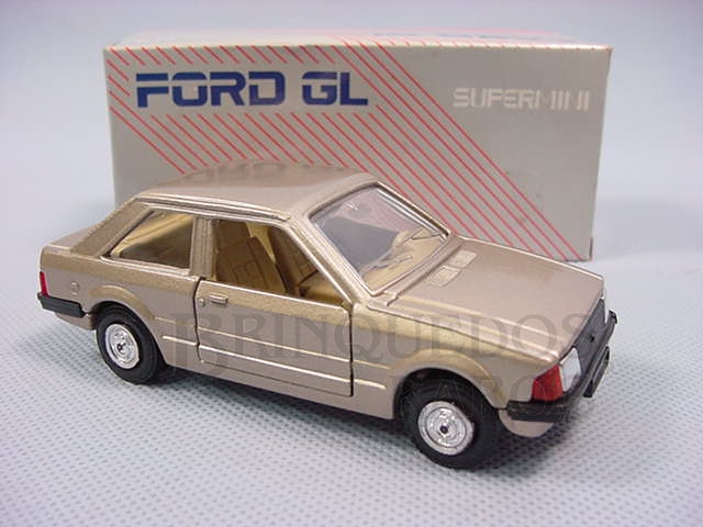 Brinquedo antigo Ford Escort GL