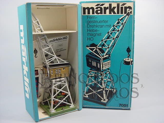 Brinquedo antigo Guindaste Ferroviário com dois motores e guincho magnético 32,00 cm de altura Década de 1980