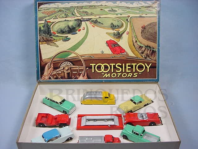 Brinquedo antigo Conjunto Completo Tootsietoys Motors com dois Caminhões três Carros um Jeep uma Perua e uma Caminhonete Década de 1950