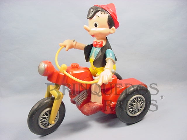 Brinquedo antigo Pinóquio no Triciclo com 30,00 cm de altura Década de 1960