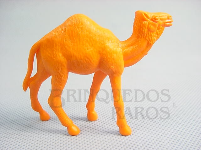 Brinquedo antigo Dromedário de plástico laranja Série Zoológico Década de 1970
