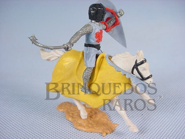 Brinquedo antigo Guerreiro Medieval a cavalo com Escudo e Bola de Aço Década de 1970