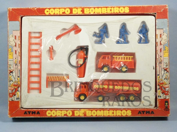 Brinquedo antigo Conjunto Corpo de Bombeiros Atma com três figuras dois Caminhões e acessórios Década de 1980