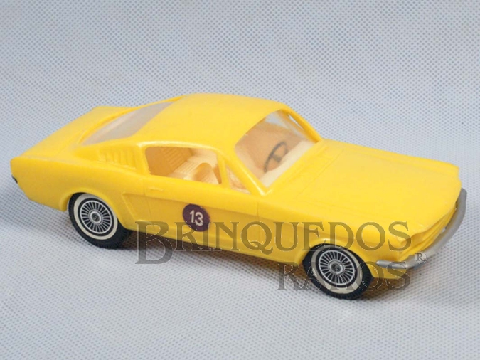 Brinquedo antigo Ford Mustang GT Fastback amarelo com 17,00 cm de comprimento Década de 1970