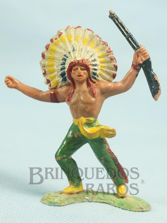 Brinquedo antigo Chefe índio avançando com rifle Gulliver Década de 1970