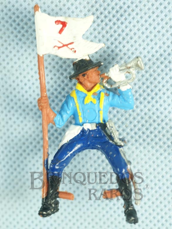 Brinquedo antigo Soldado da Sétima Cavalaria montado a cavalo com Clarim e Estandarte Gulliver Década de 1970