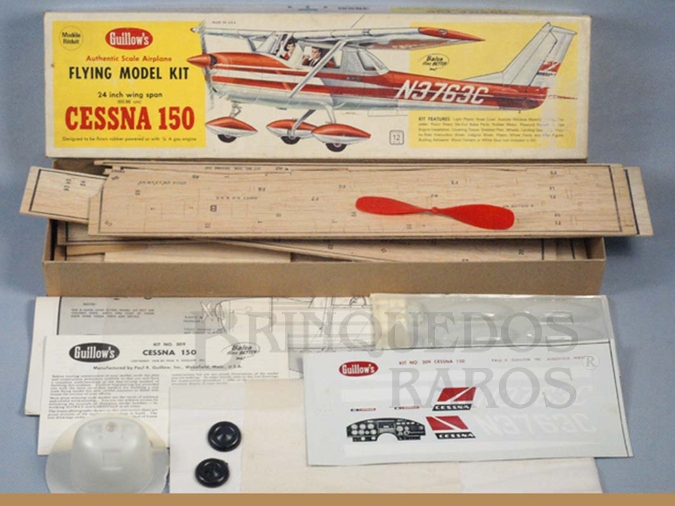 Brinquedo antigo Conjunto para montar Avião Cessna 150 de madeira balsa entelada com 60,00 cm de envergadura com motor a elástico Pode ser colocado motor à gasolina Década de 1960